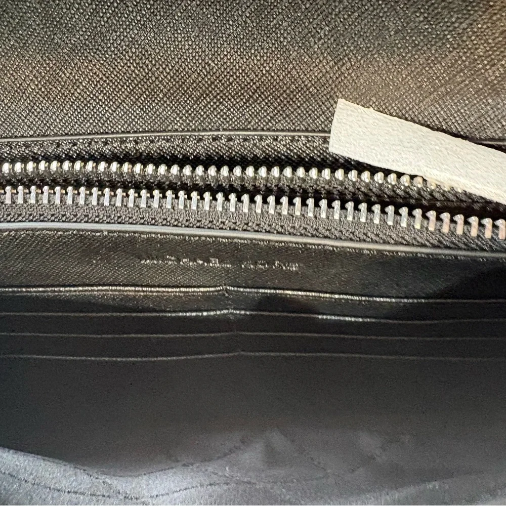 Michael Kors Jet Set Travel 3-in-1 Crossbody bag in Saffiano black leather - Picture 11 of 14